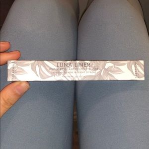 LUNA LINER - liquid eyeliner